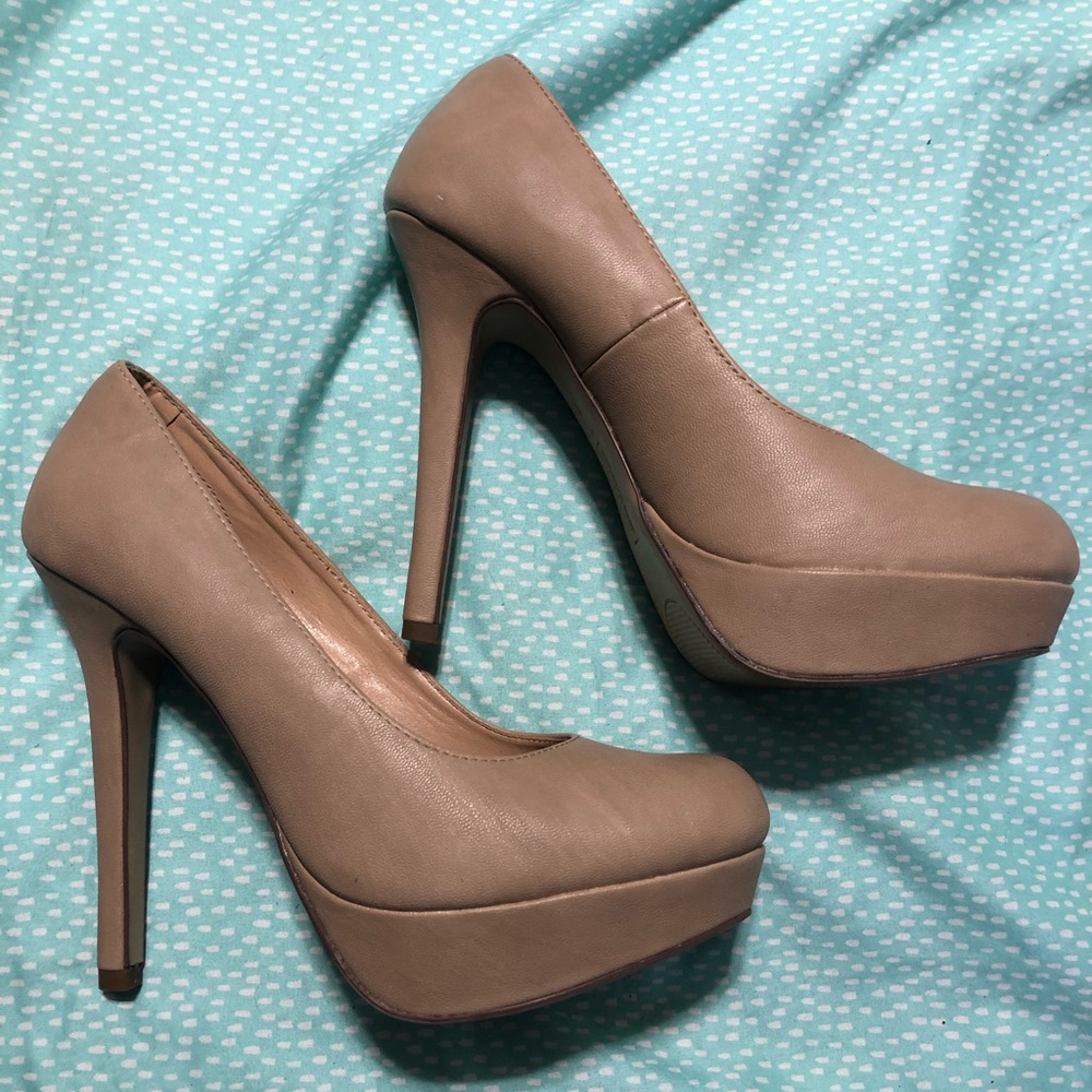 Matte finish nude pumps. Size 10 Never worn out
